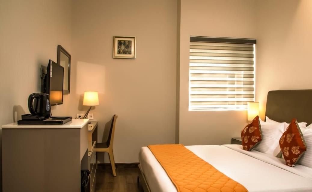 The Mayberry -A Bergamont Group Of Hotels Тируппур Экстерьер фото